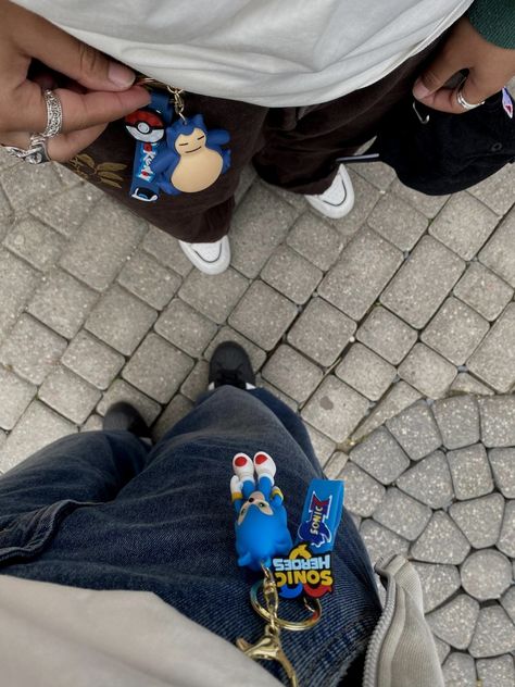 Keychain On Pants, Sonic Pokemon, 대학생 스타일, Gerard Gibson, Taming 7, Boys Of Tommen, Cool Keychains, Street Fashion Men Streetwear, Guys Clothing Styles