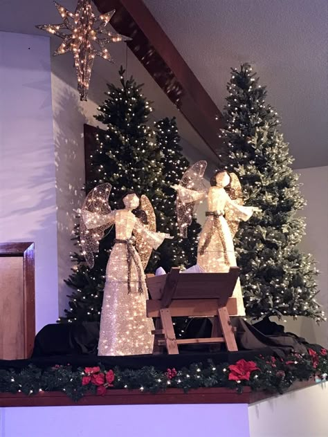 Church Pulpit Decorations, Christmas Church Decorations Sanctuary, Church Stage Christmas, Church Christmas Decorations Sanctuary, Christmas Stage Decor, Christmas Photo Booth Ideas, Christmas Church Decorations, Christmas Altar, Parade Float Diy