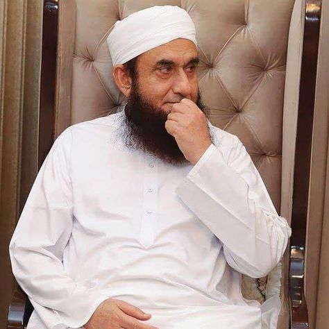 Molana Tariq Jameel Wallpaper, Tariq Jamil, Muslim Prayer Room Ideas, Prayer Room Ideas, Tariq Jameel, Jummah Mubarak, S Alphabet, Love Poetry Images, Background Images For Editing