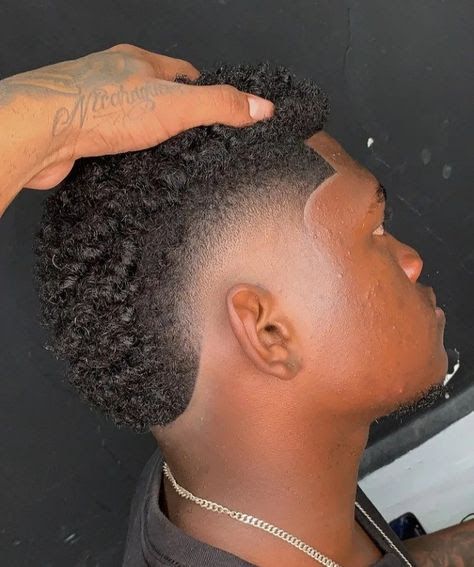 Black Hair Fade, Low Fade Curly Hair, Afro Hair Fade, Afro Fade Haircut, Black Man Haircut Fade, Mohawk Fade, Temp Fade Haircut, Undercut Fade Women, Types Of Fade Haircut