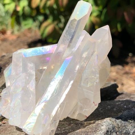 Angel Aura Quartz Meaning and Spiritual Properties Angel Quartz Crystal, Angel Aura Quartz Meaning, Aura Quartz Meaning, Angel Communication, Crystals Meanings, Quartz Meaning, White Aura, Healing Crystals Meanings, Aura Quartz Cluster