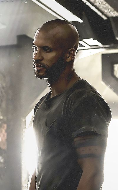 Lincoln From The 100, Lincoln Kom Trikru, Lincoln 100, Ricky Whittle The 100, Lincoln The 100, The 100 Tv Series, Crush Cake, Ricky Whittle, The 100 Characters