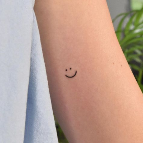 Smiley Tattoo Design, Smiley Tattoo, Elegance Tattoo, Smiley Face Tattoo, Happy Tattoo, Love Heart Tattoo, Happiness Tattoo, Smile Tattoo, Ankle Tattoos