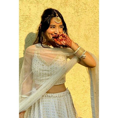 Lehnga Photoshoot Poses, Love Crush, For Wedding Dresses, Casual Indian Fashion, Indian Photoshoot, Stylish Photo Pose, Flowers Aesthetic, Classy Photography, Fashion Photography Poses