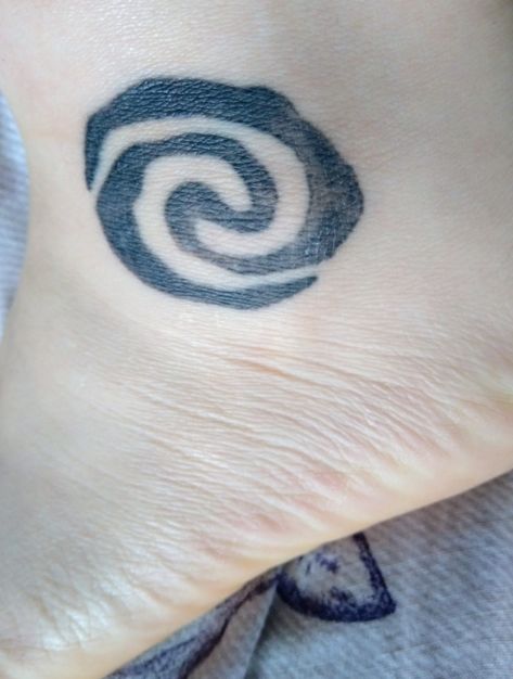 Moana, heart of Te Fiti tattoo #disney #moana Moana Symbol Tattoo, Moana Tattoos Ideas Te Fiti, Heart Of Tafiti Moana Tattoo, Heart Of Te Fiti Tattoo, Moana Inspired Tattoos, Te Fiti Tattoo, Moana Symbol, Moana Tattoos Ideas, Moana Heart Of Te Fiti