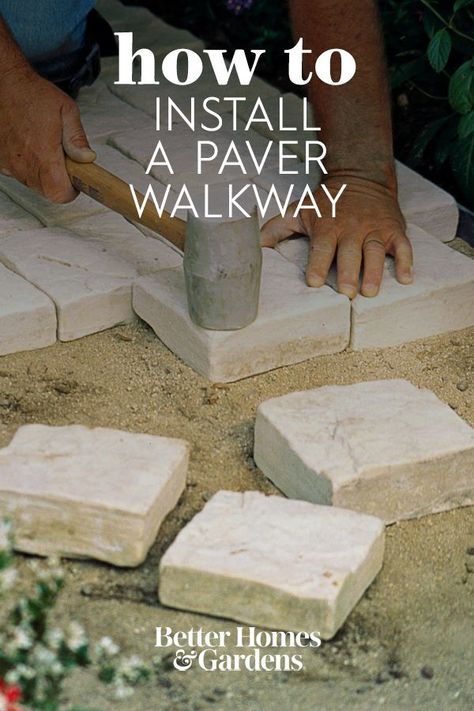 White Paver Walkway, Diy Concrete Pavers Walkways, Diy Sidewalk Walkways, Paver Sidewalk Ideas, Stone Walkway Ideas, Diy Stone Walkway, Paver Walkway Diy, Paver Sidewalk, Concrete Pavers Walkway