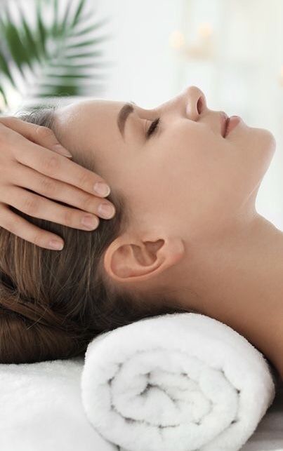 Spa Massage Therapy, Body Massage Spa, Massage Pictures, Access Bars, Getting A Massage, Therapeutic Massage, Beauty Therapy, Peeling Skin, Facial Spa