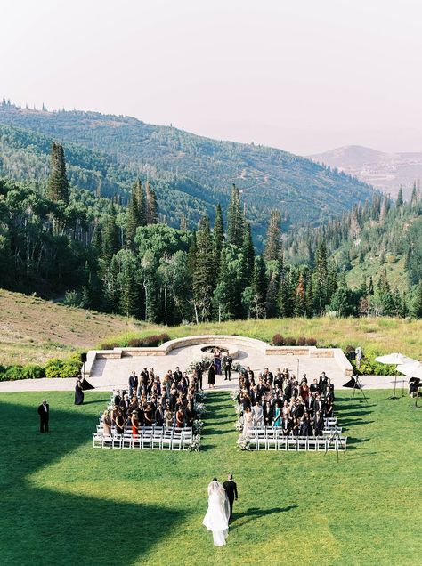 Looking for one of the most beautiful Utah wedding venues? Look no further than the jaw dropping mountain views at Montage Deer Valley in Park City. In my latest post I give all the details why this is one of the best Utah wedding venues. Utah Wedding Venues Outdoor, Modern Garden Party, Deer Valley Wedding, Montage Deer Valley, Mountain Wedding Ceremony, Summer Mountain Wedding, Romantic Floral Wedding, Floral Wedding Ceremony, Utah Wedding Venues