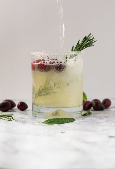 This White Christmas Bourbon Smash cocktail recipe is the perfect holiday drink! Made with bourbon, lime juice, fresh mint, and rosemary, this recipe will get you in the holiday spirit! | @sinfulnutrition #sinfulnutrition #bourboncocktail #christmascocktail #holidaydrinks Christmas Bourbon Cocktails, Christmas Bourbon Punch, Christmas Drinks Bourbon, Holiday Bourbon Cocktails, Bourbon Smash Cocktail Recipes, Holiday Cocktails With Bourbon, Bourbon Lime Cocktail, New Year's Drinks, Bourbon Smash