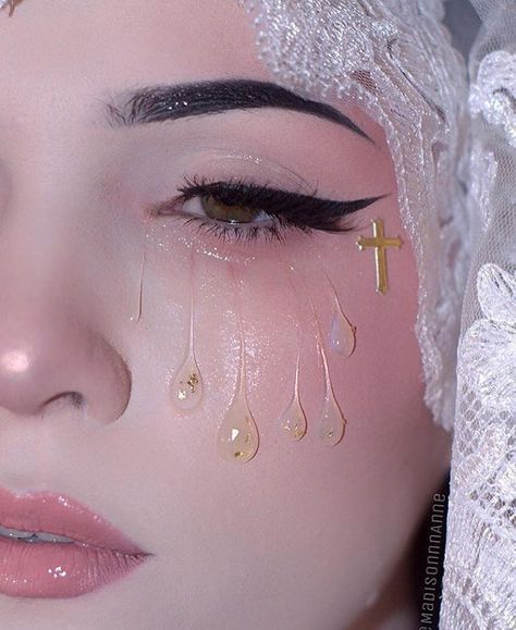 (1) Tumblr Make Up Inspo, Editorial Makeup, Makati, 인물 사진, Creative Makeup, Aesthetic Makeup, Face Art, Makeup Art, Makeup Inspo