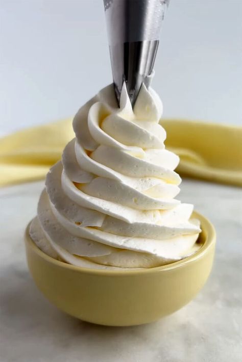 Easy Marshmallow Fluff Frosting Recipe Lemon Marshmallow Frosting, Fluff Frosting Recipe, Easy Marshmallow Fluff, Fluff Frosting, Lemon Buttercream Icing, Marshmallow Fluff Frosting, Lemon Buttercream Frosting, Marshmallow Frosting, Lemon Frosting