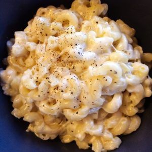 Macaroni à la "viande" avec la TupperOndes! - Caroline Schoofs - Ma vie en Tupperware Cocotte Minute Tupperware, Crock Pot Mac N Cheese, Tupperware Pressure Cooker Recipes, Tupperware Pressure Cooker, Crock Pot Mac, Microwave Pressure Cooker, Slow Cooker Pasta Recipes, Tupperware Recipes, Easy Macaroni