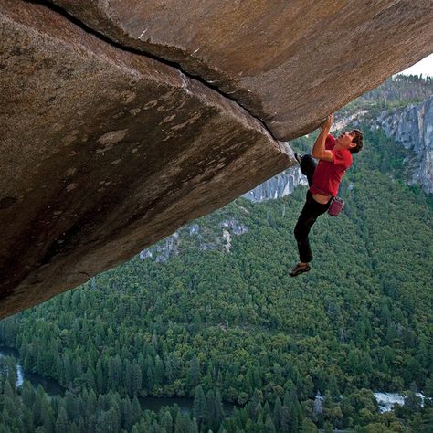 Alex Honnold free climbing El Capitan Japanese Public Bath, Alex Honnold, Jimmy Chin, Free Climb, Climbing Holds, Mountain Climbers, Rock Climbers, Mountain Climbing, Photo Vintage