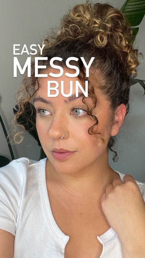 Diy Curly Hair Updo Easy, Easy Bun Hairstyles For Curly Hair, Easy Updo For Medium Curly Hair, Curly Hair High Bun Tutorial, How To Put Curly Hair In A Bun, Easy Messy Bun Curly Hair, Easy Curly Messy Bun, Easy Curly Bun Hairstyles, Shoulder Length Curly Hair Updo Easy