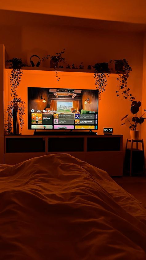 Tv Wall Decor Bedroom, Decor Behind Tv, Wall Decor Behind Tv, Tv In Bedroom Ideas, Decor Above Tv, Night Room, Fall Bedroom Ideas, Room View, Cozy Fall Bedroom