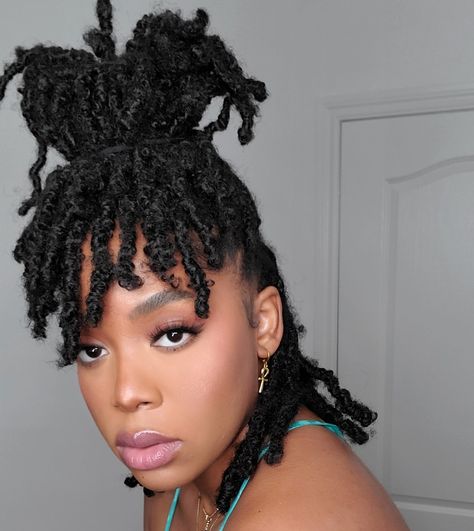 Black woman with Bob butterfly faux Bob locs with faux bangs. Outre hair. Outre Bonita locs 24. Fenty Beauty 370 Faux Locs Styles With Bangs, Short Butterfly Locs With Bangs, Butterfly Locs Bun, Soft Locs With Bangs, Faux Locs Bangs, Butterfly Locs With Bangs, Faux Locs With Bangs, Locs With Bangs, Faux Crochet Locs