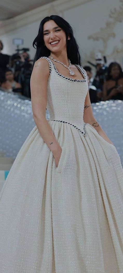 Dua Lipa Chanel Dress, Dua Lipa Met Gala 2022, Dua Lipa Dress Met Gala 2023, Dua Lipa Pictures, Dua Lipa Cannes 2023, Dis Lipa Met Gala 2023, Dua Lipa Golden Globes, Concert Outfit Dua Lipa, Dua Lipa Aesthetic Outfits