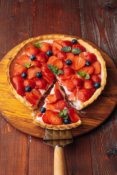 Michael Symon's Strawberry Pie is a recipe for pure joy, made with freshly picked strawberries and a flaky pie crust. You can whip up this delicious dessert London Broil Recipe, London Broil Recipes, Michael Symon, Strawberry Whipped Cream, Sweet Pies, London Broil, Pastry Shells, Flaky Pie Crust, Strawberry Pie