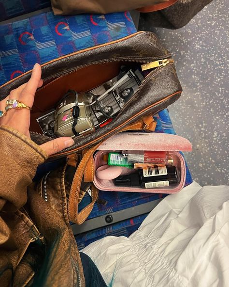 life of a maximalist Julia Vibes, Rich Bags, Maximalist Aesthetic, Street Style Aesthetic, Inside My Bag, Handbag Essentials, Photo Op, Light Of My Life, All You Need Is Love