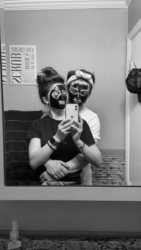 Face Masks with Boyfriend Mirror Picture Gf Doing Bf Makeup, Face Mask Pics With Boyfriend, Couple Not Showing Face, Couple Mask Face, Face Mask Pictures With Boyfriend, Couple Face Mask Pictures, Bf And Gf Face Mask Pics, Face Mask Photos With Boyfriend, Face Masks With Boyfriend