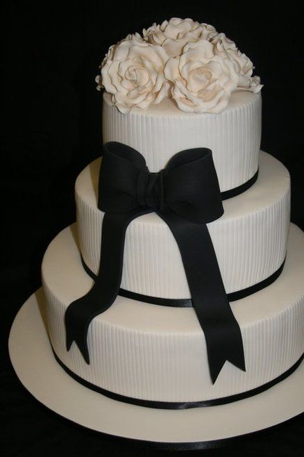 Ivory with Black Bow Black Bow Wedding Cake, Black And White Wedding Cake Ideas, Tiffany Birthday Party, Mummy Birthday, Tiffany Birthday, Hello 30, Ivory Wedding Cake, Black And White Wedding Cake, Bridal Shower Desserts