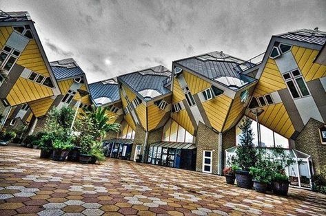 Weird and Wacky Building Shapes Around the World Cube House, Crazy Houses, Bubble House, Pacific Homes, Old Mansions, Modern Landscape Design, Unusual Homes, Modern Landscape, Landscape Architecture Design