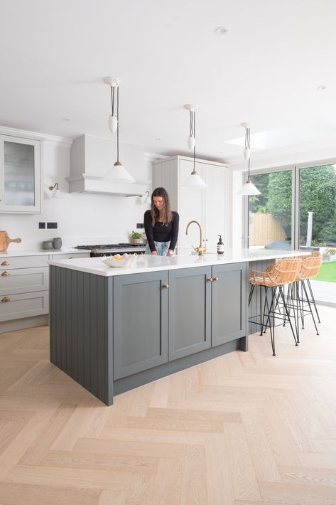 Shaker kitchen Shaker Kitchens With Islands, Integrated Extractor Hood, Shaker Kitchen Modern, Shaker Kitchen With Island, Modern Shaker Style Kitchens, Shaker Kitchen Island, Contemporary Shaker Kitchen, Lacanche Range, Modern Shaker Kitchen