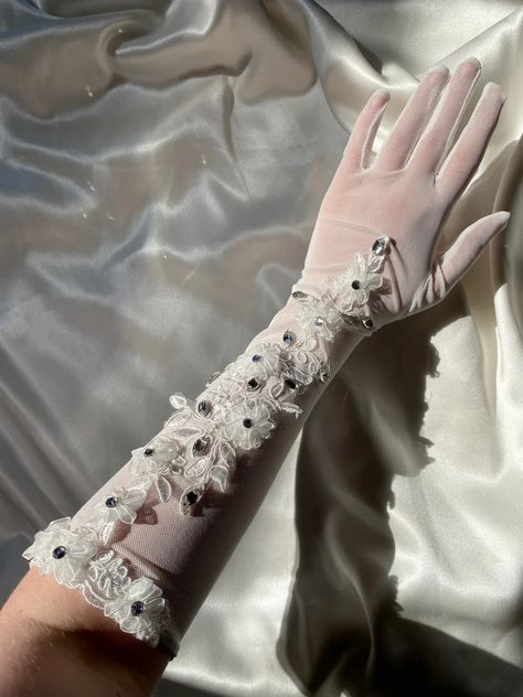 3D FLORAL Lace Appliqué on Elbow Length White Stretch Mesh - Etsy UK Royal Gloves, Aesthetic Gloves, Bridal Gloves Long, Classy Gloves, Glamour Gloves, Fancy Gloves, Cream Gloves, Gloves Aesthetic, Royal Au