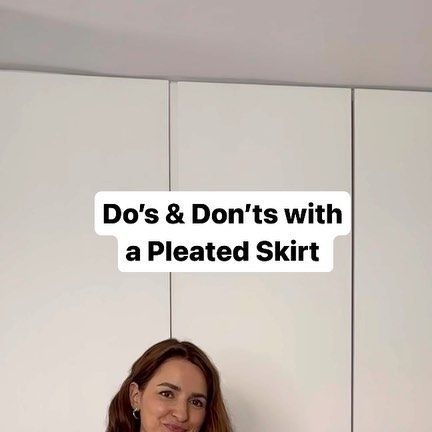 Nina Walder on Instagram: "Do’s and Don’t’s with a Pleated skirt 💗 This is a classic, feminine piece, but it requires a bit of navigation for a nice silhouette. Here are a few tips: ✨ Make sure the hemline hits you at the thinnest part of your leg for a flattering look, otherwise it might look too voluminous. ✨ When pairing it with a blazer, avoid long and bulky ones. A slightly more fitted blazer with a classic or cropped length will work best. Show your writs too for a more balanced look. Pleated Skirt Cocktail Outfit, Pleated Skirt Blazer Outfit, Pleated Skirt And Blazer Outfit, Pleated Skirt Work Outfit, Pleated Skirt With Blazer, Blazer With Pleated Skirt, Nina Walder, Pleated Skirt Outfit Fall, Cream Top Outfit