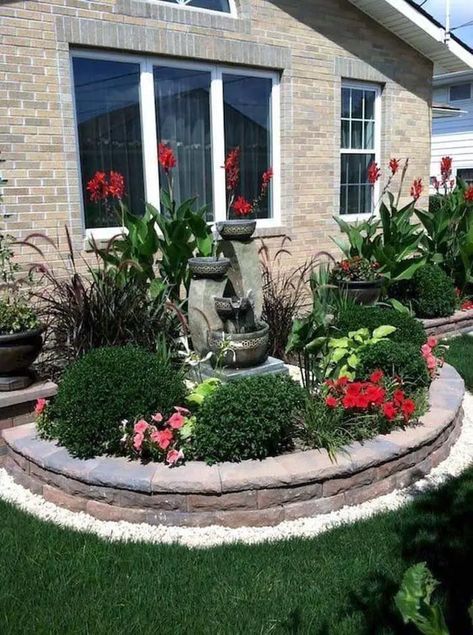 Small Front Garden, Small Front Gardens, Front Yard Decor, Flower Bed Designs, Small Front Yard Landscaping, Small Front Yard, Front Yard Design, Front Yard Garden Design, Fall Garden Vegetables