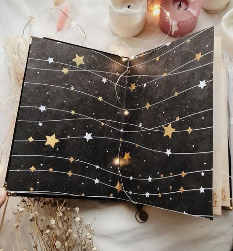 Journaling Design Ideas, Black Chart Drawing, Celestial Journal Ideas, Space Scrapbook Ideas, Journal Simple Design, Scrapbook Journal Ideas Creative, Diary Ideas Creative, Art Diary Ideas, Scrapbook Journal Ideas