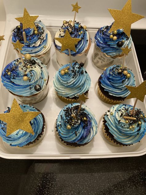 Blue Cupcake Ideas Birthday, Van Gogh Cupcakes, Starry Night Cupcakes, Mamma Mia Themed Desserts, Mamma Mia Desserts, Mamma Mia Cupcakes, Celestial Cupcakes, Celestial Birthday Cake, Nye Cupcakes