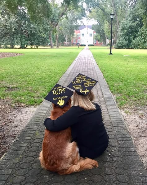 Dog Graduation Party, Graduation Photoshoot With Dog, Vet School Graduation Party Ideas, College Graduation Pictures With Dog, Dog Graduation Pictures, College Grad Pictures, High School Graduation Pictures, Senior Year Pictures, Graduation Pic Ideas