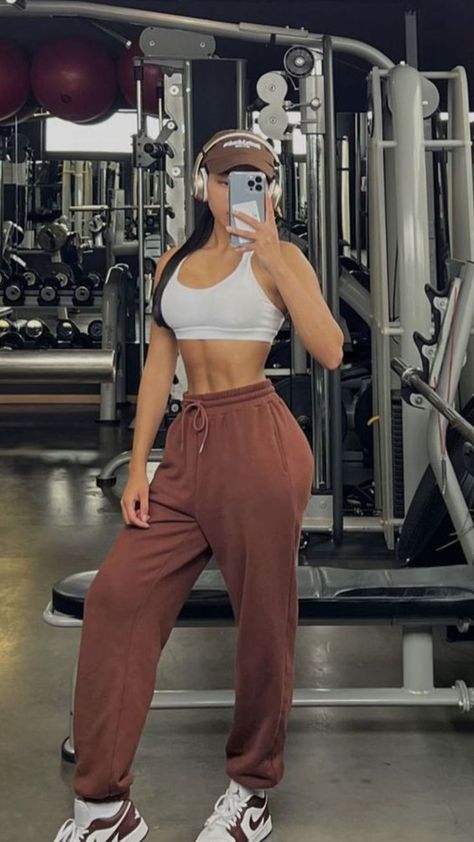 Pamela Reif Workout Plan, Joggers Outfit Women, Look Gym, Ootd Gym, Corp Perfect, Look Academia, Gym Joggers, Muscle Mommy, Gym Pictures