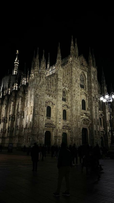 Milan At Night, Milano At Night, Opiumcore Wallpaper, Milano Wallpaper, Milano Cathedral, Dark Academia Widget, Milano Aesthetic, Goth Castle, Milan Aesthetic