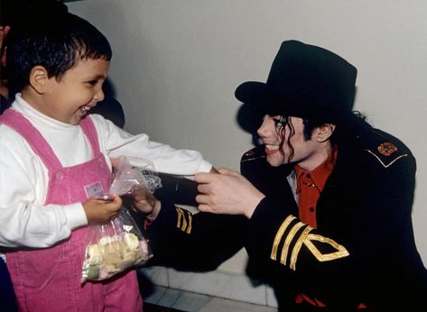 Michael Jackson Oc Things, Innocent Person, Apple Head, Photos Of Michael Jackson, Nice Person, Children Hospital, Michael Love, Doo Doo, King Of Music