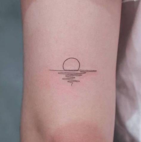 Line Sunset Tattoo, Sunset Tattoo Minimalist, Sunset Line Art, Sunset Tattoo, Sunset Tattoos, Sea Sunset, Continuous Line, Little Tattoos, Mini Tattoos