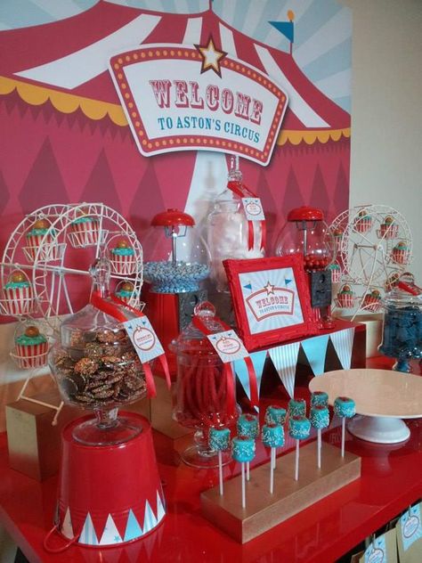 Carnival Themed Birthday Party, Circus Themed Birthday Party, Carnival Baby Showers, Circus Party Ideas, Vintage Circus Party, Carnival Birthday Party Theme, Circus Carnival Party, Circus Theme Party, Carnival Birthday Party