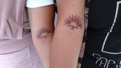 Watercolour Tattoo Men, Sunset Tattoo, Small Matching Tattoos, Sunset Tattoos, Blue Rose Tattoos, Tattoo Zeichnungen, Beach Tattoo, Small Tattoos Simple, Sun Tattoos