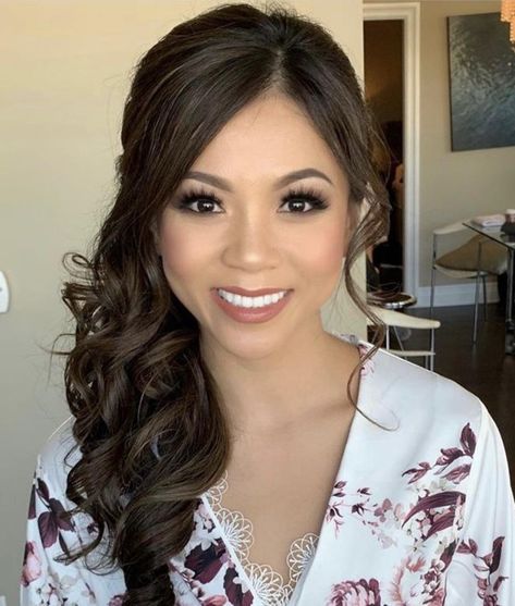 Round Face Hairstyles For Wedding, Curled Hairstyles For Medium Hair, Competition Hair, Wedding Hairstyles For Medium Hair, Pageant Hair, Vietnamese Wedding, Formal Hairstyles For Long Hair, Side Swept Hairstyles, Mother Of The Bride Hair