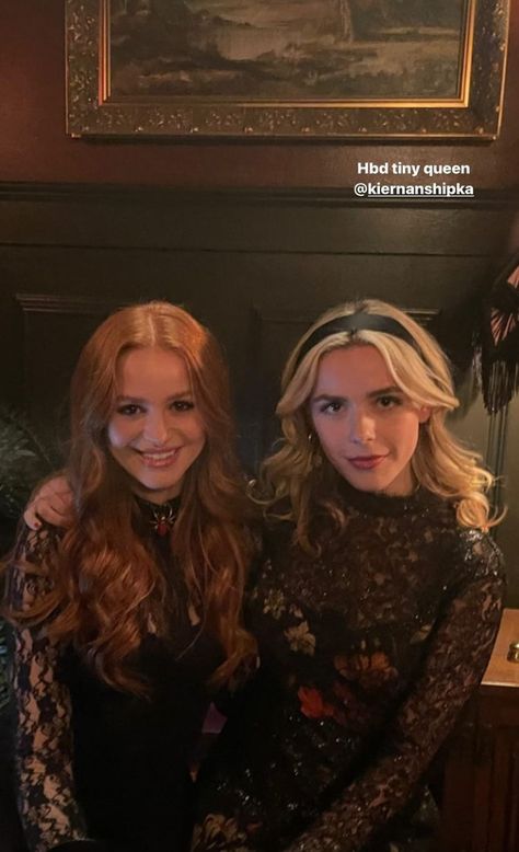 Sabrina Spellman Outfit, Sabrina Cast, Peyton Clark, Kiernan Shipka, Sabrina Spellman, Trendy Halloween Costumes, Riverdale Cast, Madelaine Petsch, Betty Cooper