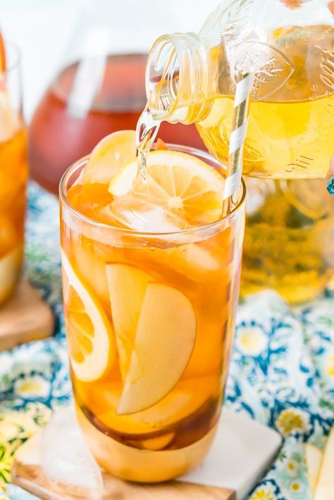 Flavored Iced Tea, Apple Iced Tea, Fruit Tea Recipes, Iced Tea Recipes, Refreshing Summer Drinks, Flavor Ice, Rooibos Tea, Homemade Apple, Fruit Tea