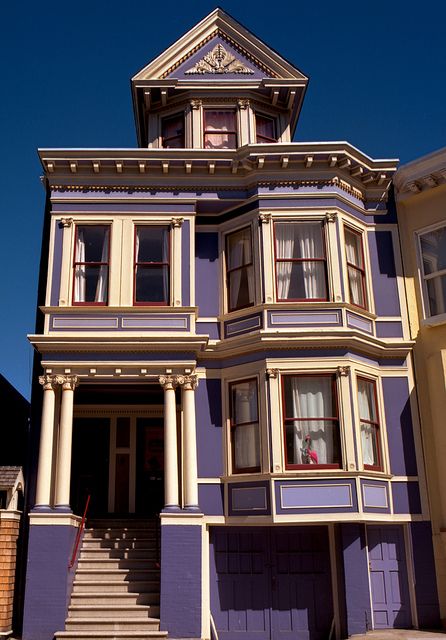 Victorian home in San Francisco Purple Houses, Painted Lady House, Purple House, Victorian Exterior, Victorian Style Homes, Irvine California, Shotting Photo, Painted Ladies, Purple Home