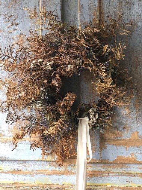 Bathroom Design Rustic, Kitchen Design Vintage, Urban Bathroom, Coastal Bathroom Design, Dried Floral Wreaths, Outdoor Decor Ideas, Sustainable Flowers, Dried Wreath, Coastal Bathroom