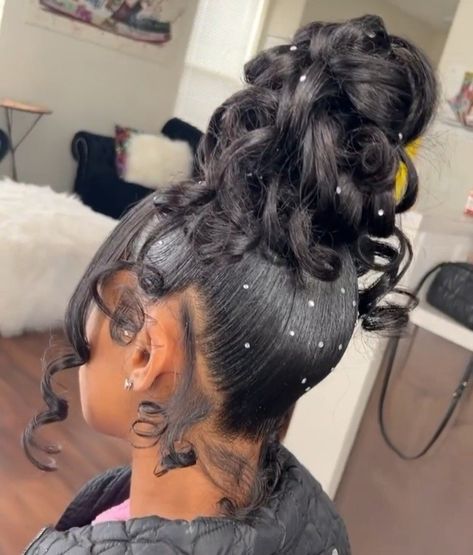 Prom Hair Black Women, Hair Looks For Prom, Birthday Wig Hairstyles, Prom Hair Styles, Sweet 16 Hairstyles, Facebook Ads Campaign, Sleek Ponytail Hairstyles, Frontal Wig Hairstyles, Birthday Hairstyles