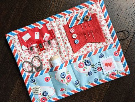 Tinkandstitch Sewing Kit by Heidi Staples of Fabric Mutt featuring Love Letters fabric by the Cottage Mama for Riley Blake Designs Housewife Sewing Kit, Sewing Kit Pattern, Sewing Case, Needle Kit, Envelope Stamp, Vintage Valentine Cards, Fabric Stamping, Needle Cases, Needle Book