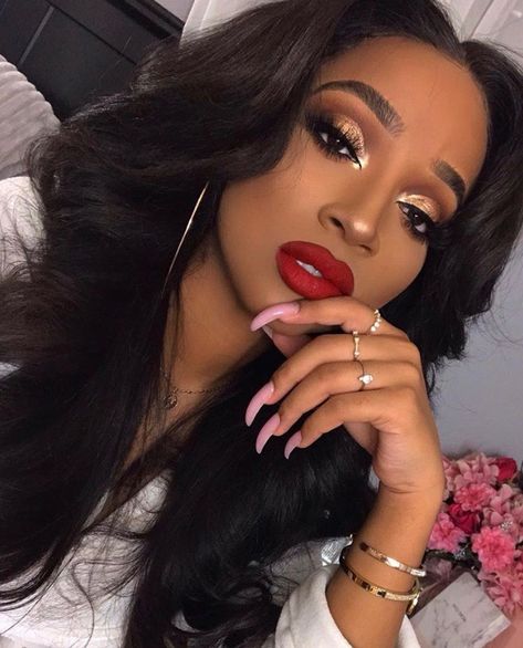 Eyeshadow and red lips on Black Women Red Lipstick Makeup Looks, Red Makeup Looks, Red Lips Makeup Look, Red Lipstick Makeup, Red Lip Makeup, Fall Makeup Looks, Red Makeup, Beauty Make-up, Glam Makeup Look