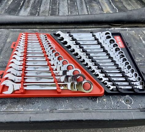 Milwaukee Flex-Head Ratcheting Combination Wrench Set 1985 Corvette, Automotive Restoration, Jeep Cj7, Mechanic Tools, Nuts And Bolts, Wrench Set, Tool Box, Wrench, Milwaukee