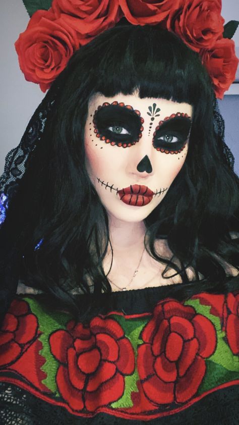 Catrina Headpiece, Catrina Makeup Half Face, Half Face Catrina Makeup, La Muerte Makeup Halloween, La Catrina Makeup Easy, Katrina Makeup La Catrina, Candy Skull Makeup, Day Of Dead Costume, Catrina Makeup