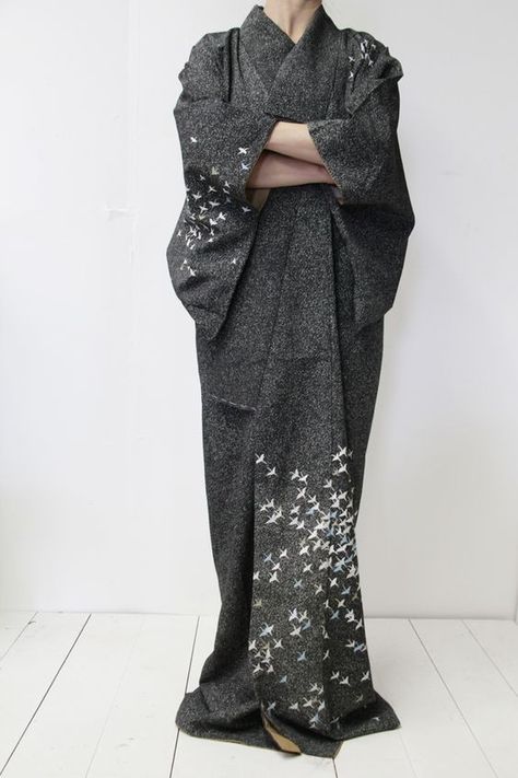 Grey Kimono, Simple Dressing, Beautiful Kimonos, Japanese Outfits, Vintage Kimono, Character Designs, Yohji Yamamoto, Japanese Kimono, Kimono Fashion